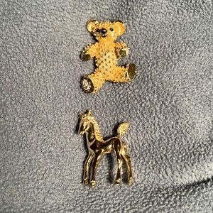 2 brooches.  Teddy Bear and horse. Gold tone